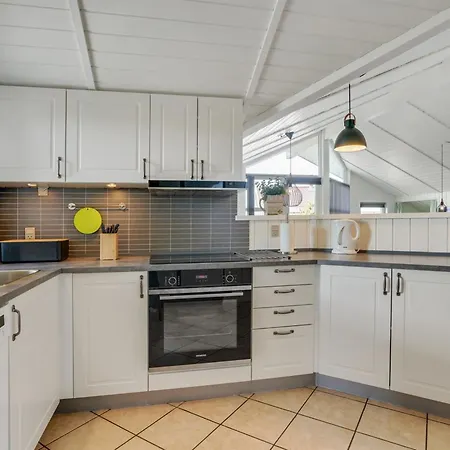 Semesterbostad Freek - 400m From The Sea By Interhome Lakolk